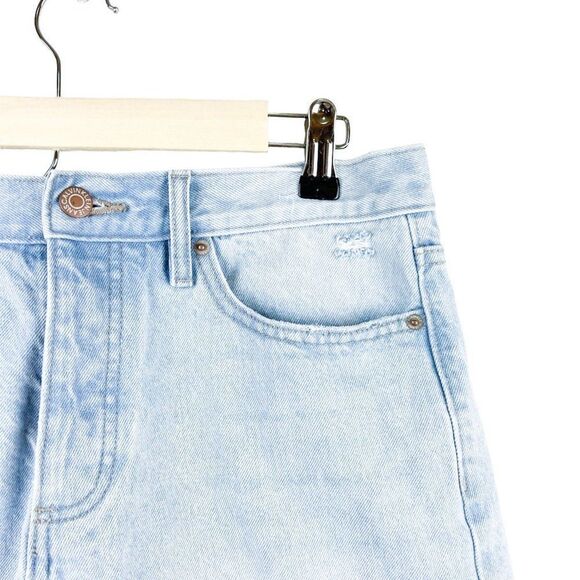 Calvin Klein Light Wash Frayed Edge Raw Hem Denim Jean Shorts Size 30 - Picture 5 of 7